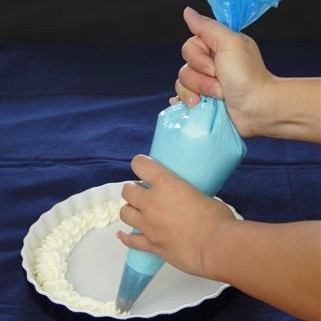 Sáček protiskluzový jednorázový modrý  45,7 cm, 2 ks