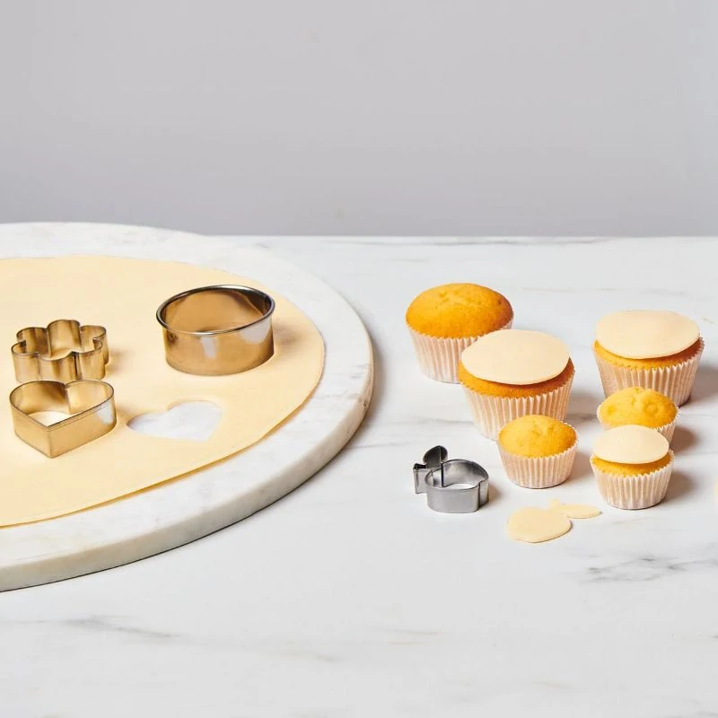 FunCakes Rolovaná potahovací hmota fondán/marcipán bílá 430g